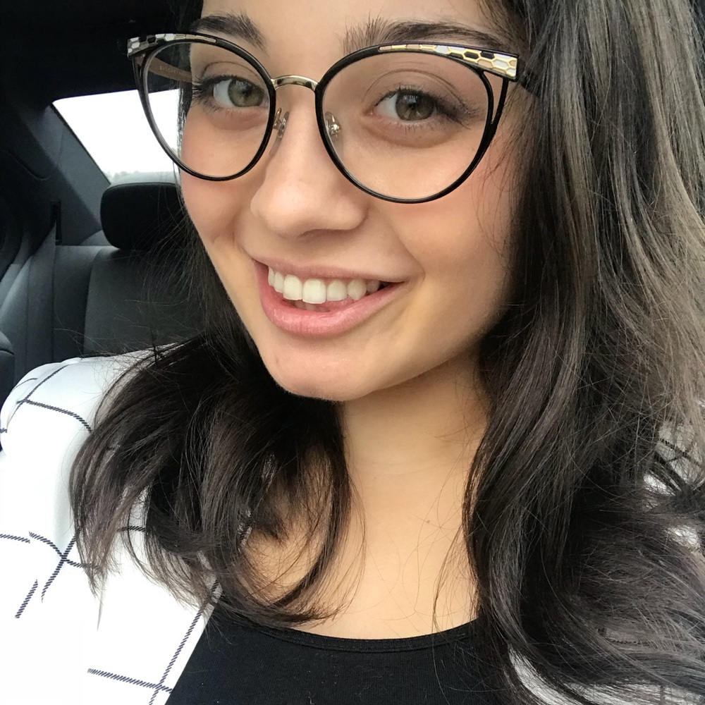Meet your Posher, Danielle